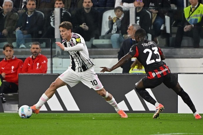 中超赛场争议判罚：VAR判罚引发热议,