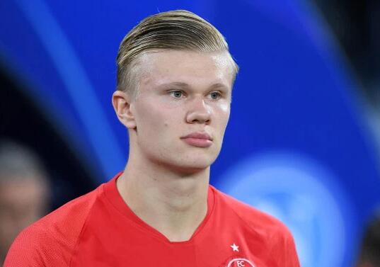 媒体人：著名国脚想帮助去世球迷家属，潘家人只想让戴琳还钱（媒体人称：知名国脚欲援助去世球迷家属，潘家人只要求戴琳还款）