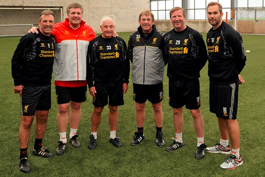 超越老穆勒！凯恩成为德甲历史上最快达成十次帽子戏法的球员（凯恩破老穆勒纪录，成德甲最快达成10次帽子戏法者）