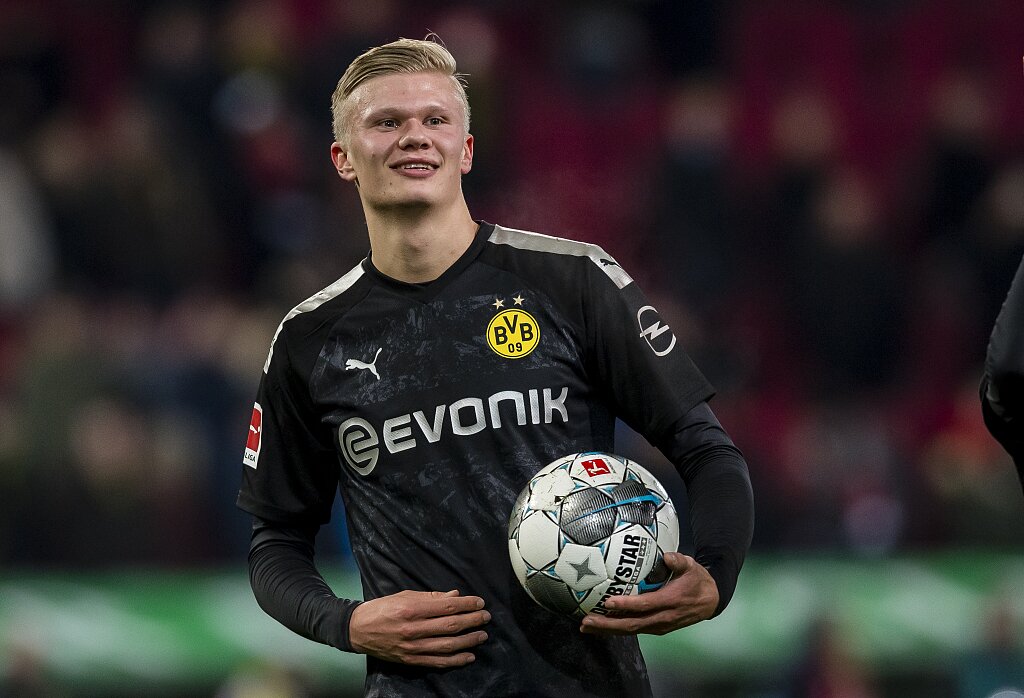 本轮世预赛欧洲区最佳进球候选：埃泽和达姆斯高的进球在列