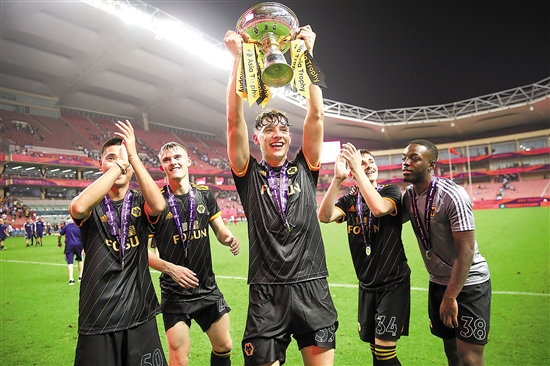 西甲：巴萨主场3-0完胜瓦伦西亚（西甲-巴萨主场三球零封瓦伦西亚）