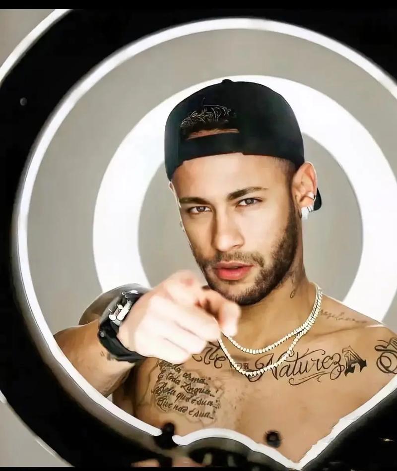 西媒：皇马承认维尼修斯被负面舆论包围，但俱乐部全力支持他（西媒：皇马称维尼修斯深陷负面舆论，但俱乐部坚定力挺）