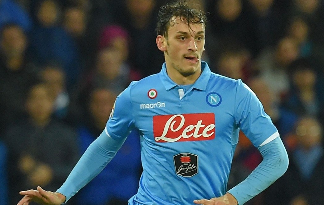 罗尼不看好维拉冲冠，前锋阿格博纳洛尔强烈反驳（罗尼看衰维拉争冠，阿格博纳洛尔强硬回应）