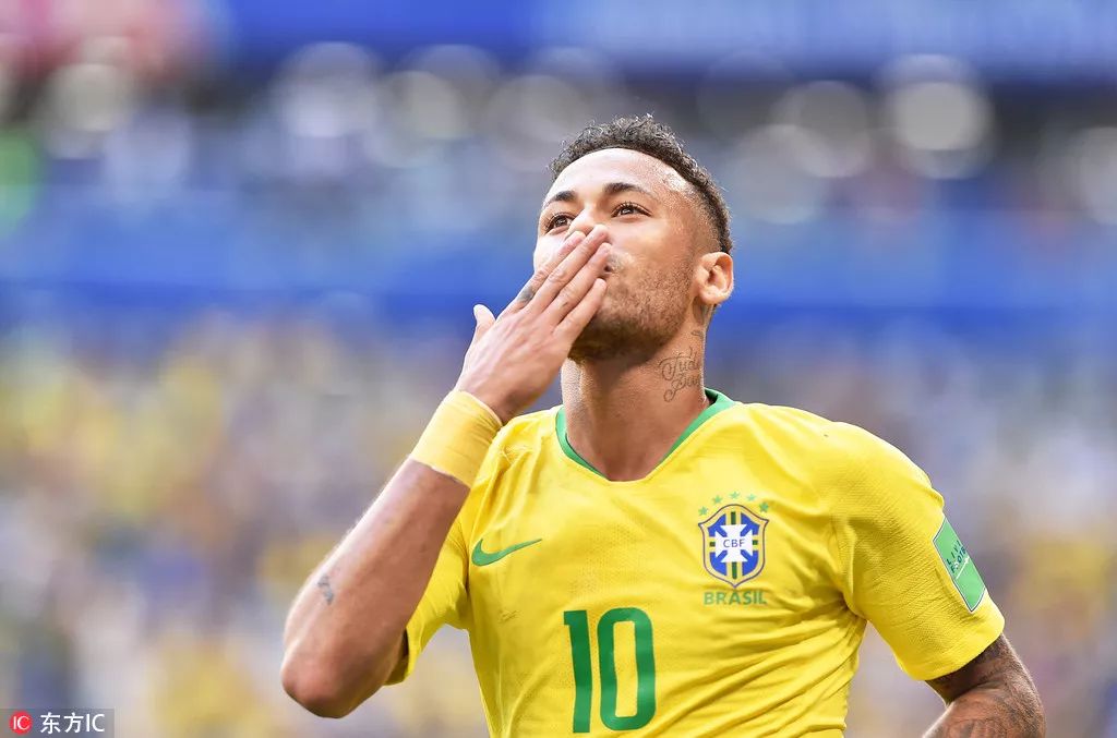 阿莱格里利用圣诞节给AC米兰全队放假一天（圣诞节阿莱格里为AC米兰全队安排一天假期）