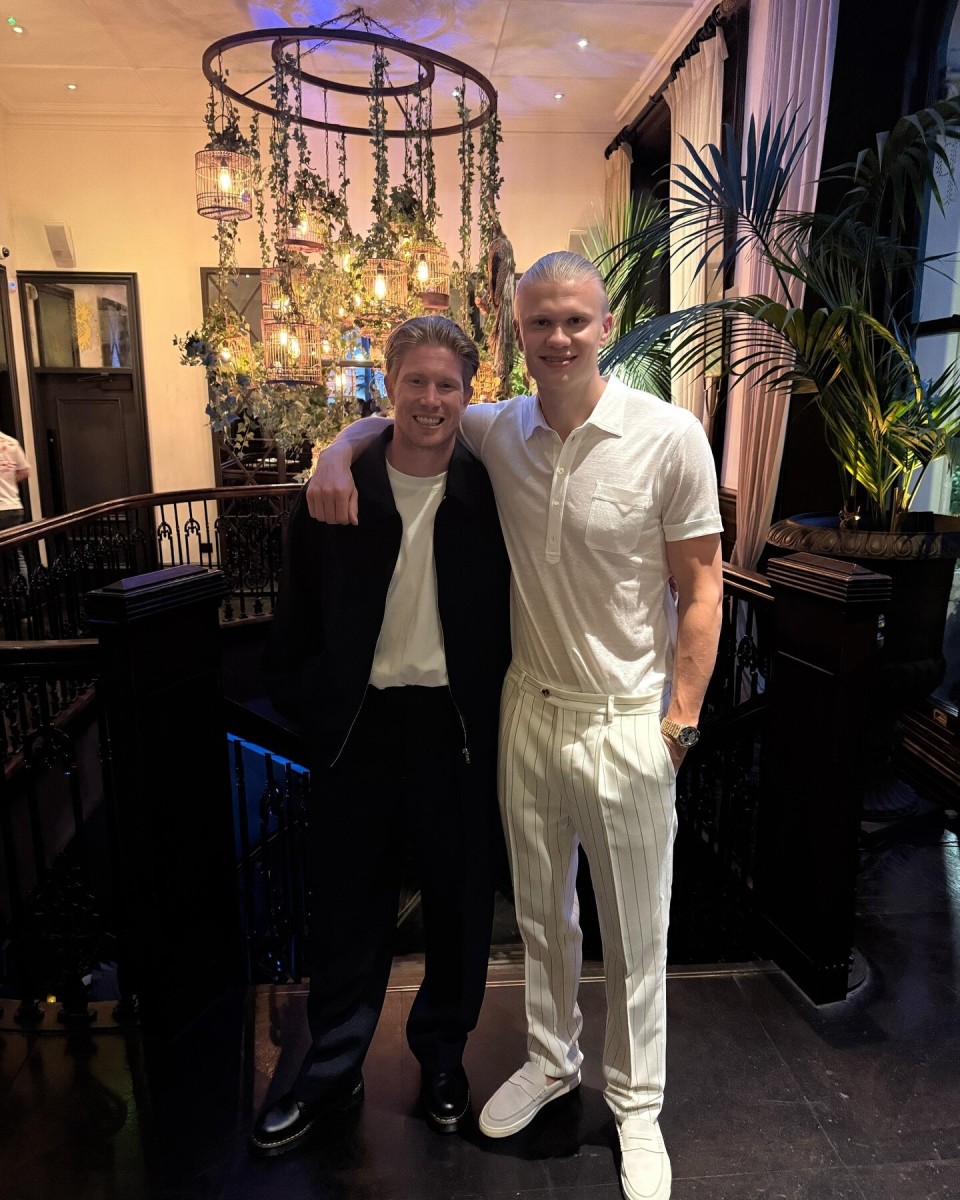 每体：莱万首选与巴萨续约，但也已开始研究其它联赛的报价